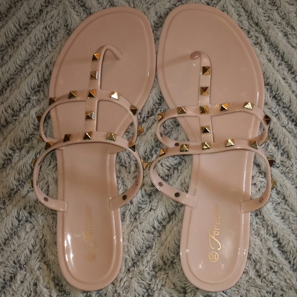 FOREVER NUDE STUDDED SANDALS!